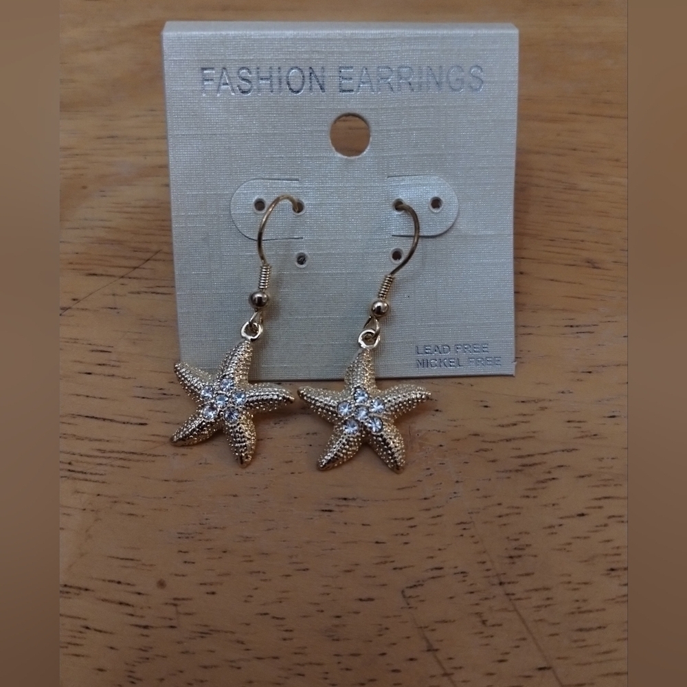 NWT women's starfish dangling earrings